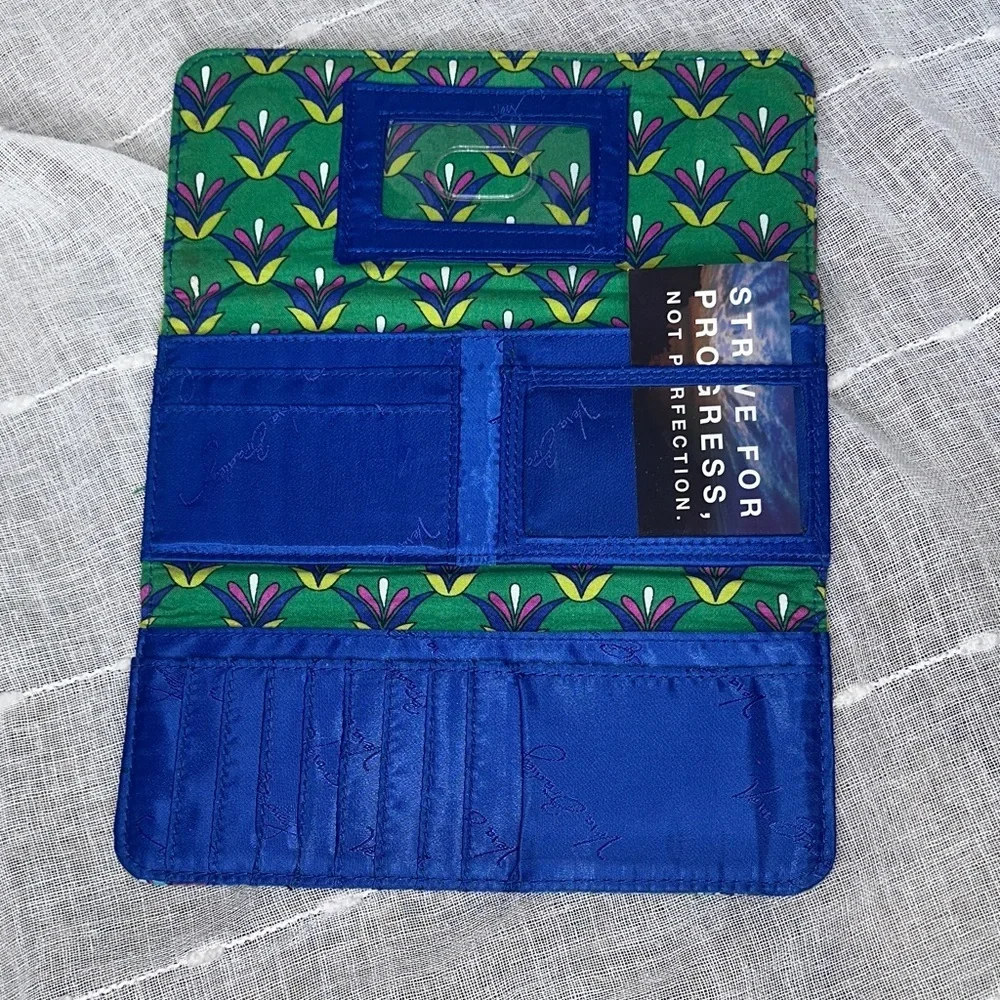 Vera Bradley Emerald Paisley Pattern Trifold Long Wallet w/Magnetic Closure NWOT - Picture 2 of 16